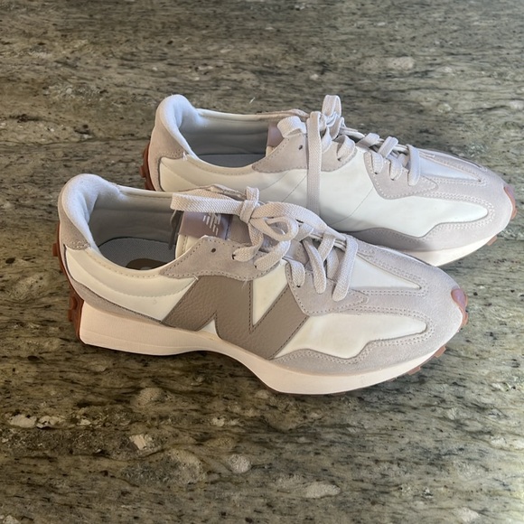 New Balance 327 Fashion Sneakers in gray & sea salt size 8M/ 9.5W - Picture 7 of 9